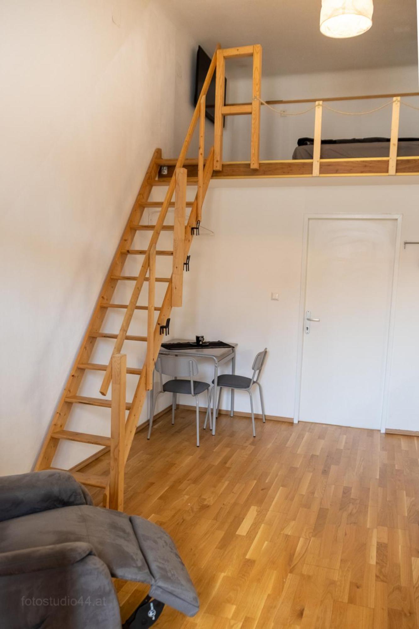 Ferienwohnung Gemuetliches Studio Mit Hochbett Im Herzen Von Graz Exterior foto